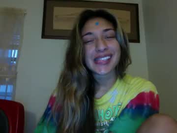 girl
        kristy_barrios cam image #1839948