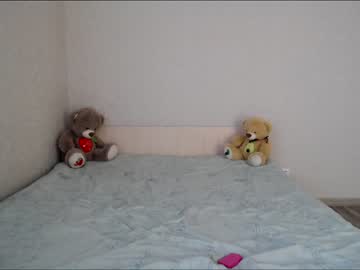 girl
        alice_rays_ cam image #2190228