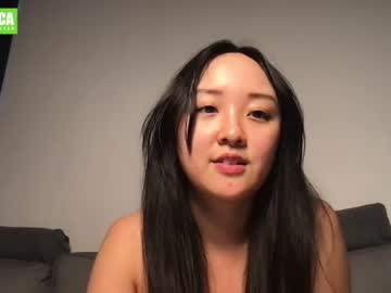 girl
        yourlilylee cam image #12723