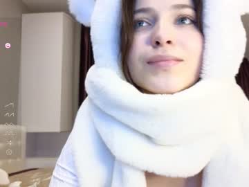 girl
        kr1stinarrow cam image #3183440