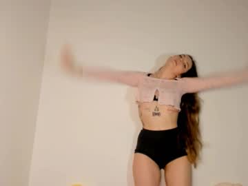 girl
        thisisamelia cam image #6289346