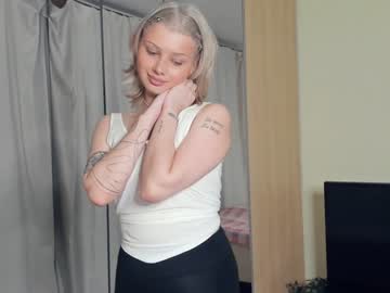 girl
        melissacarterr cam image #491368