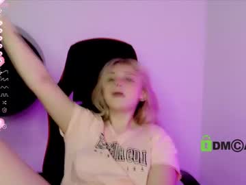 girl
        shy_blondiee cam image #1018740