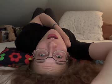girl
        lillybambus cam image #4795906