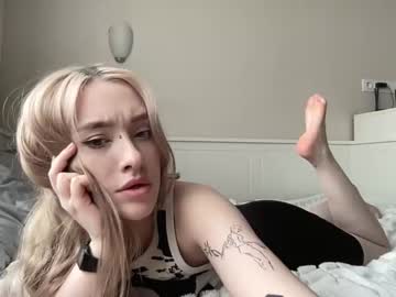 girl
        milky__coffee cam image #4002339