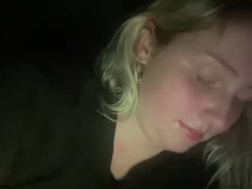 girl
        prettykitten123 cam image #5208216