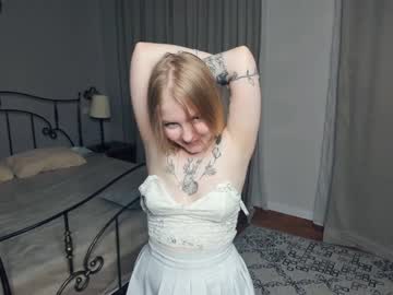 girl
        vicky_kiwi cam image #2439296