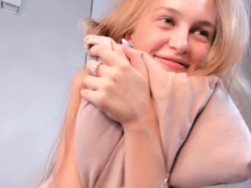 girl
        darling_dreamer cam image #2206793