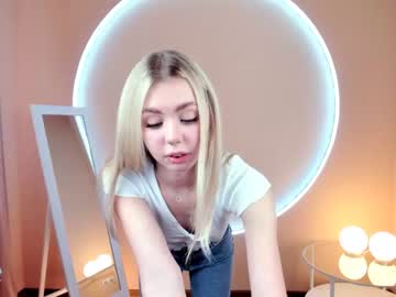 girl
        cassie_palmer cam image #1446585