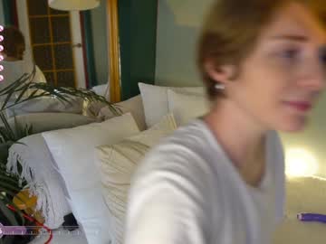 girl
        _the_sun_ cam image #5009562