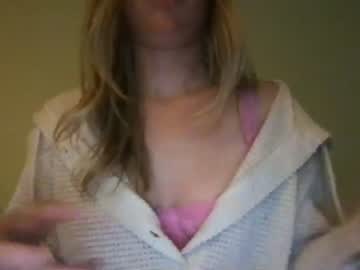 girl
        blondegirlog1 cam image #3703932