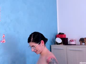 girl
        alyonaqueen_ cam image #4166563