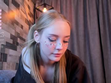girl
        lolliis cam image #2582171