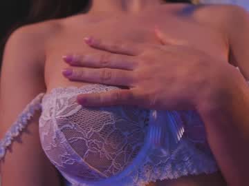 girl
        lucie_beltran cam image #4120628