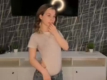 girl
        lynnatlee cam image #3873581