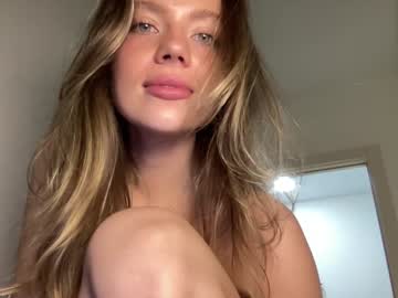 girl
        angel_from_sky cam image #6849119