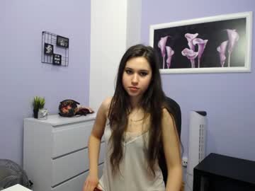 girl
        camille_iam cam image #612726