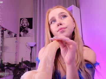 girl
        monro_merlin cam image #726306