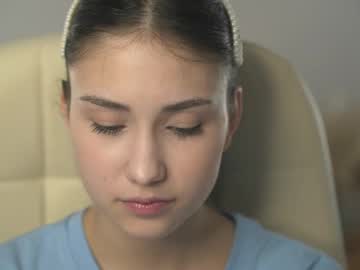 girl
        sunn_beamm cam image #6283671