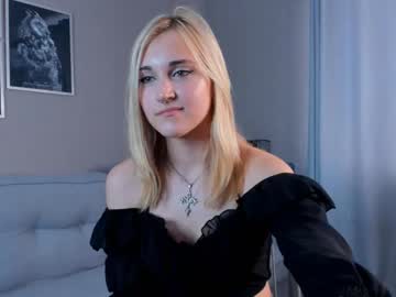 girl
        merciablock cam image #5411347