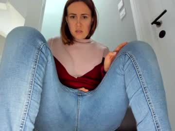 girl
        eatmypie69 cam image #332220