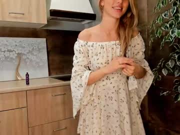 girl
        bridgetborom cam image #4047584