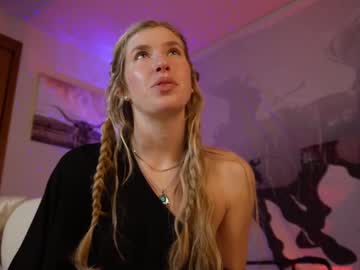girl
        lucy_gooosey cam image #6286025