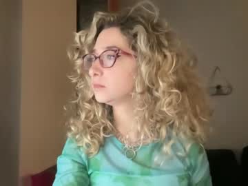 girl
        themissstevie cam image #1586608