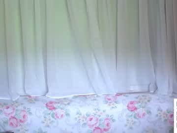 couple
        joannadea cam image #1804255