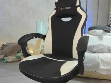 girl Cam Girls Get Busy With Their Dildos With No Shame with linavong