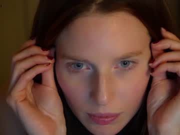 girl
        ellaa91 cam image #347155