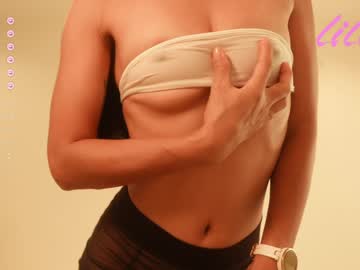 girl
        _lillilly_ cam image #4453124