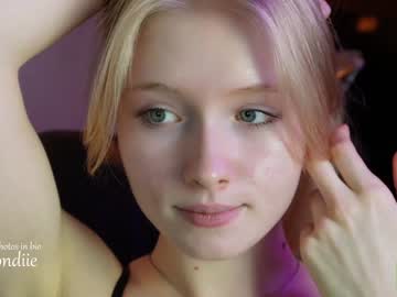 girl
        bestblondiiecb cam image #980619
