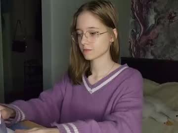 girl
        lowress cam image #6317841