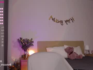 girl
        lumoore cam image #2072418
