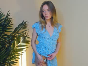 girl
        katrin_tangerine cam image #3850380