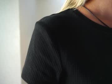 girl
        pollycilley cam image #4893410