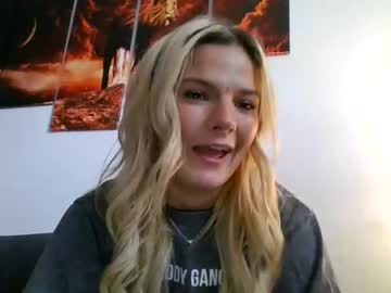 girl
        lacyxtate cam image #183226