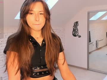 girl
        yononeey cam image #2143126