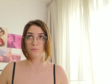 girl
        naalani cam image #6460152