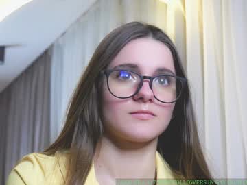 girl
        lorettadunnell cam image #5594010