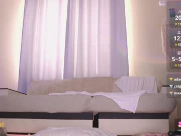 girl
        sweetkira555 cam image #5523261