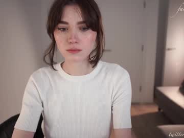 girl
        luna_ai cam image #5637149