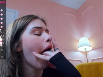 girl
        lilinett cam image #1268622