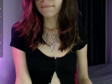 girl
        melisande_ cam image #5128180