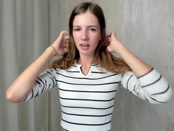 girl
        brenda_hally cam image #2235351