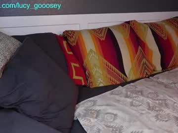 girl
        lucy_gooosey cam image #2384232