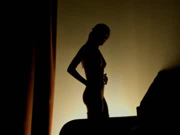 girl
        emilybatee cam image #1131263