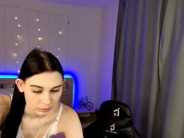 girl
        kiirahoney cam image #6365558
