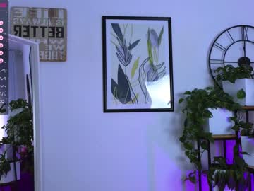 girl
        elizabeth__gray cam image #1762407